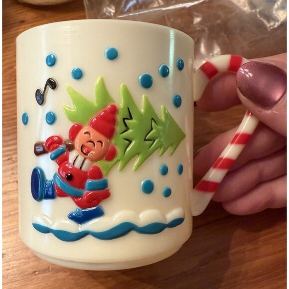 4 Vintage Holiday Christmas Mugs Sterling House 1985 Plastic Nostalgia Santa New - Picture 4 of 10
